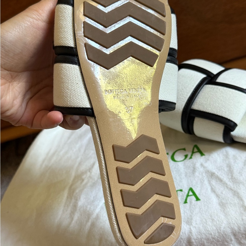 Bottega Veneta White and Black Sandals - Picture 5 of 6